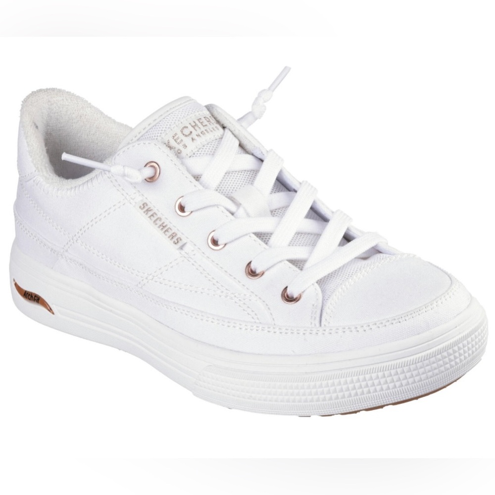 NEW IN BOX- Skechers Arch Fit Arcade - Meet Ya There Women’s Size: 7